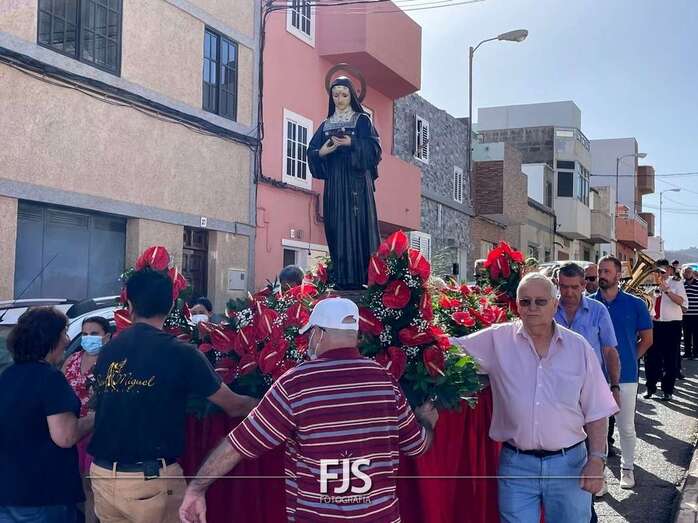 Procesión de Santa Rita por las calles del pueblo de Ojos de Garza/Francisco Javier Santana.